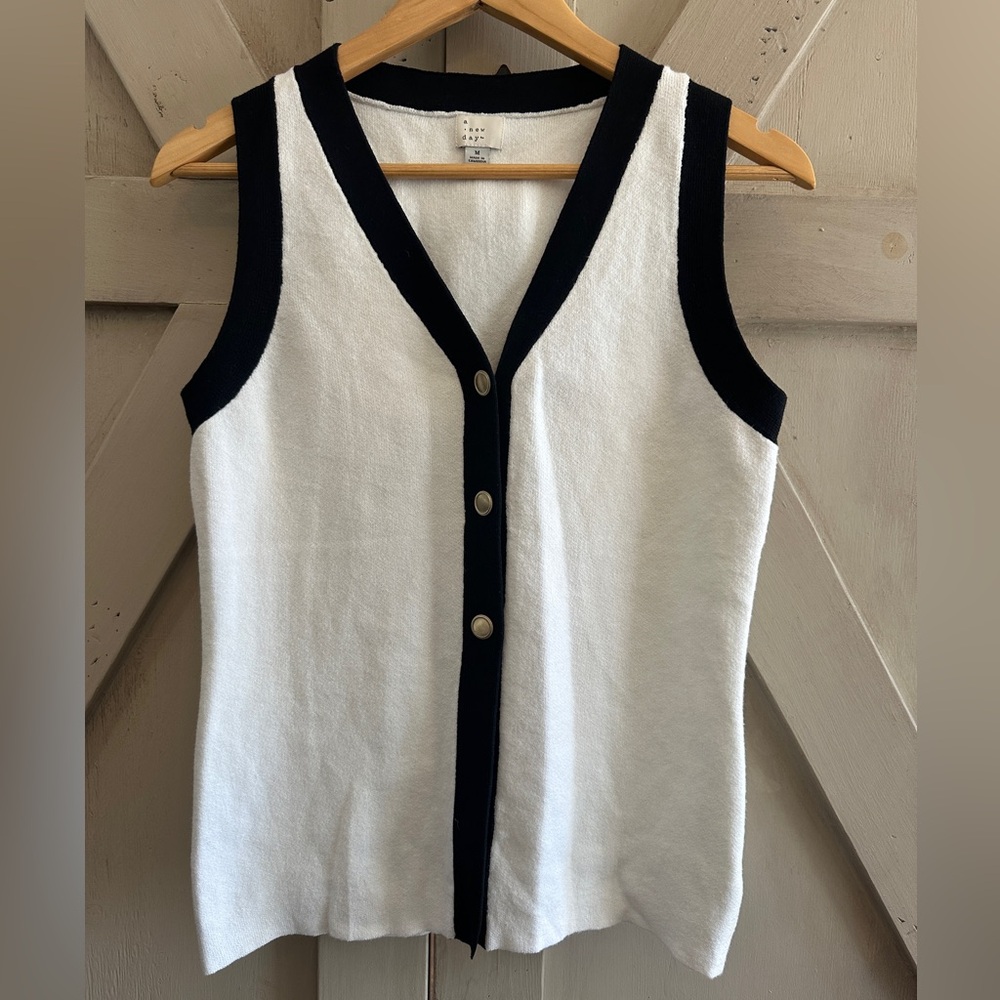 A New Day Sleeveless Knit Cardigan Tank White Black Contrast Button Front M